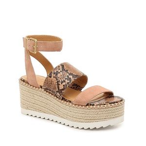 Women’s Crown Vintage Desert Rose Tan Shoes